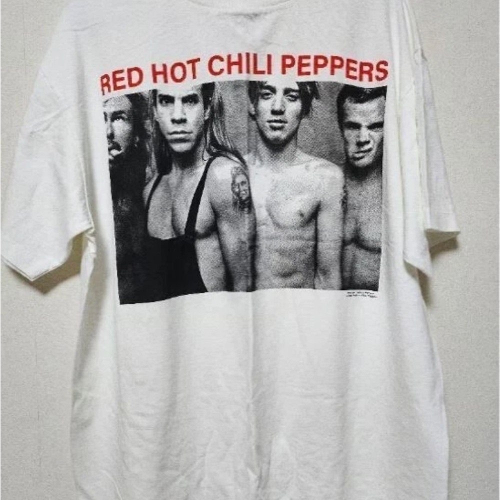 Vintage Red Hot Chili Peppers
White Graphic Band T-Shirt